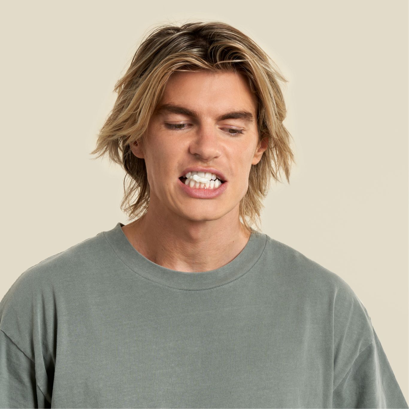 man with sharp jawline chewing ultra hard mayena jawline max gum